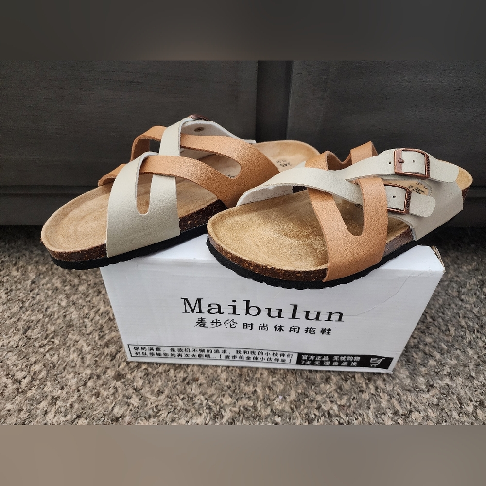 Women's Two-Tone Tan and Cream Slide Sandals
